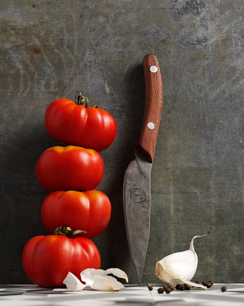 16.1 Messer mit Tomaten und Knoblauch